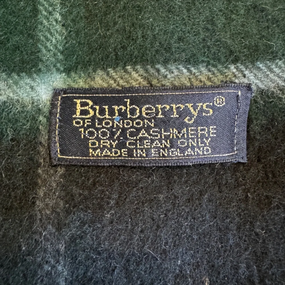 BURBERRY SCARF 100% AUTHENTIC - Picture 3 of 5